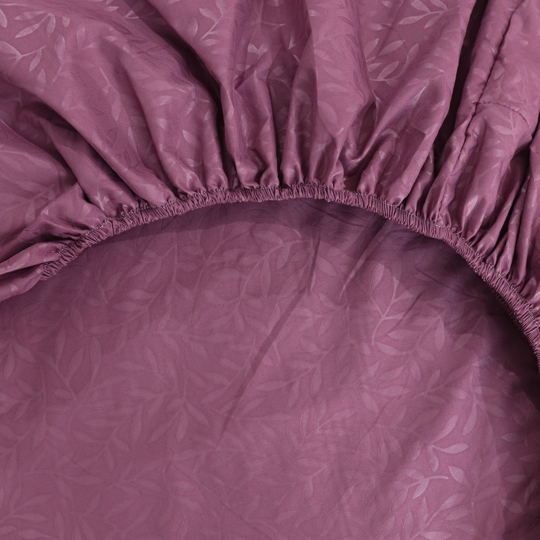 Простынь на резинке (120*200*25) с веточками на бордовом №9949