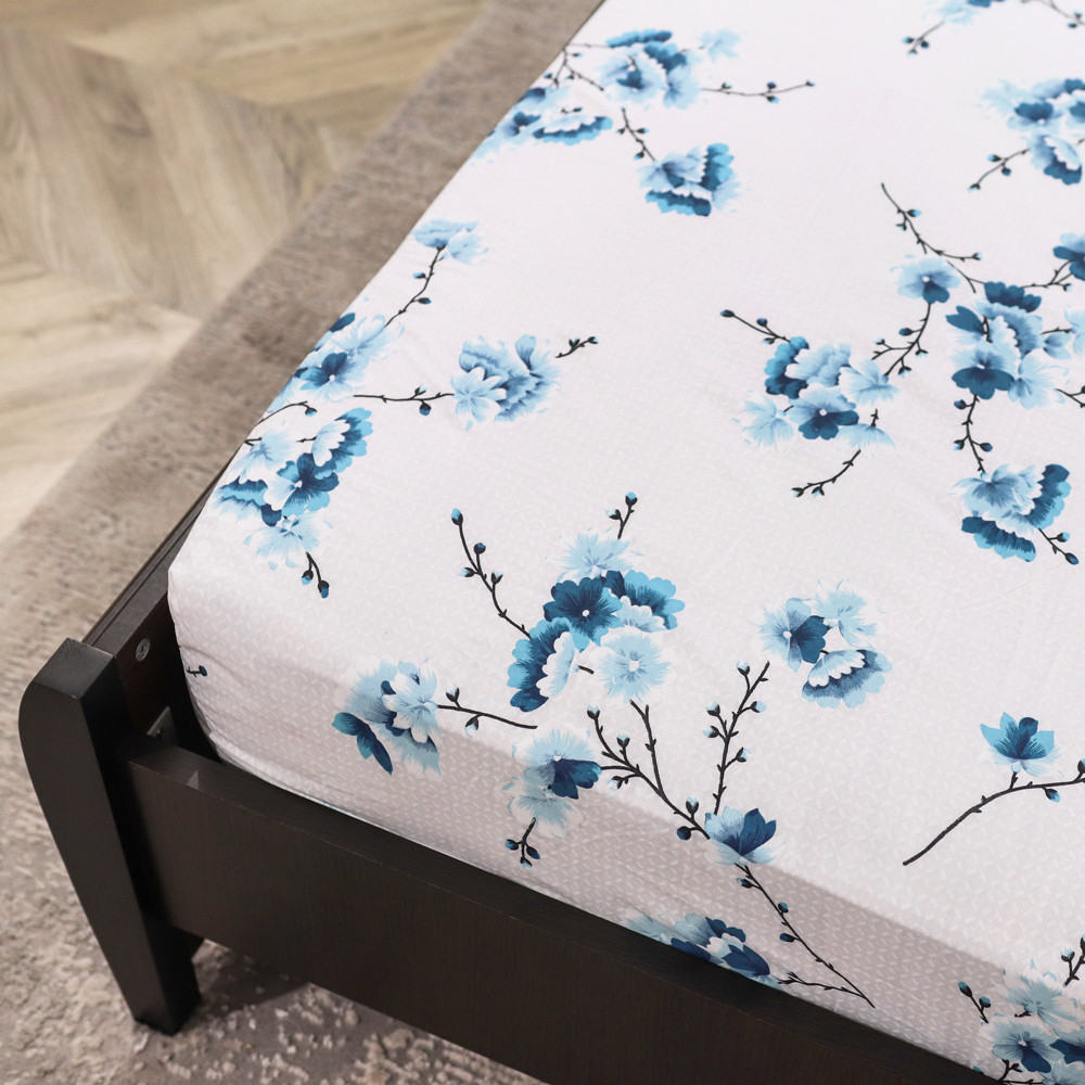 Простынь на резинке (140*200*25) белая с цветочным принтом №664002