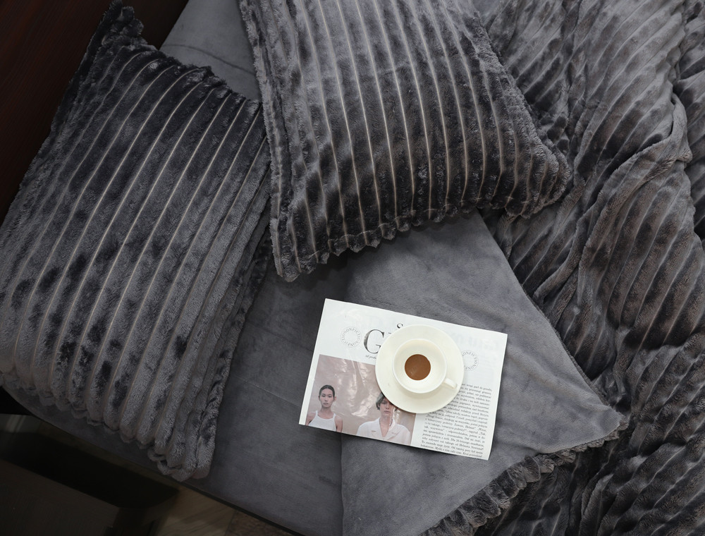 Евро-макси набор постельного белья 200*230 из Плюш Велюра №800-05 Черешенка™