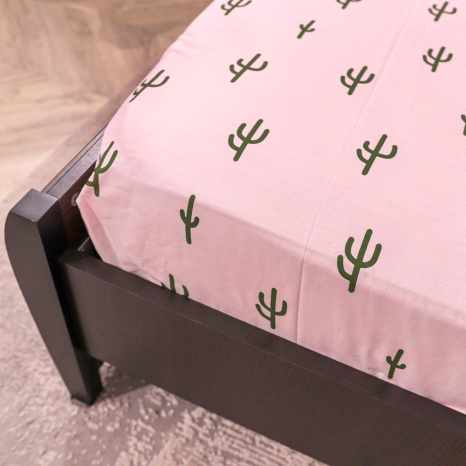 Простирадло на резинці (180*200*25) рожеве з принтом кактусів №664646