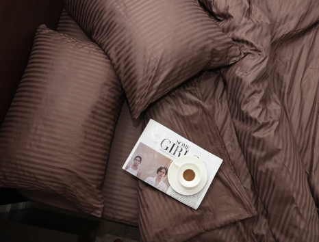 Сімейний набір постільної білизни з Страйп Сатину з простирадлом на резинці №551312