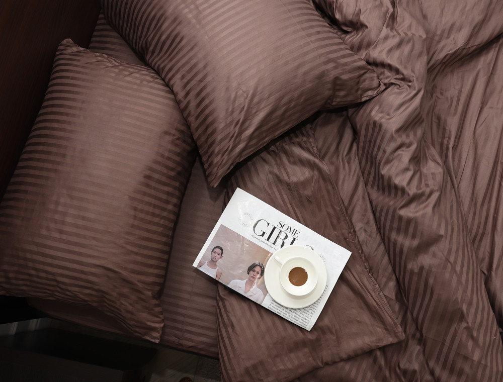 Сімейний набір постільної білизни з Страйп Сатину з простирадлом на резинці №551312