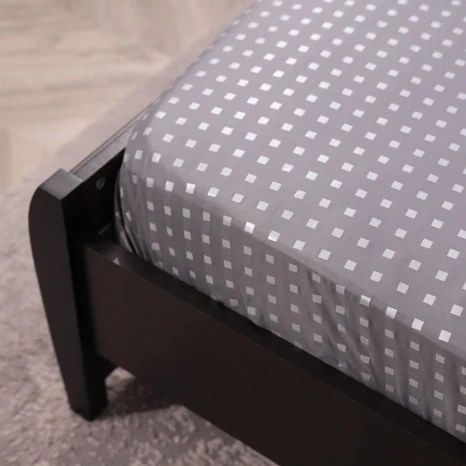 Простынь на резинке (140*200*25) гмелкие квадраты на сером №2701