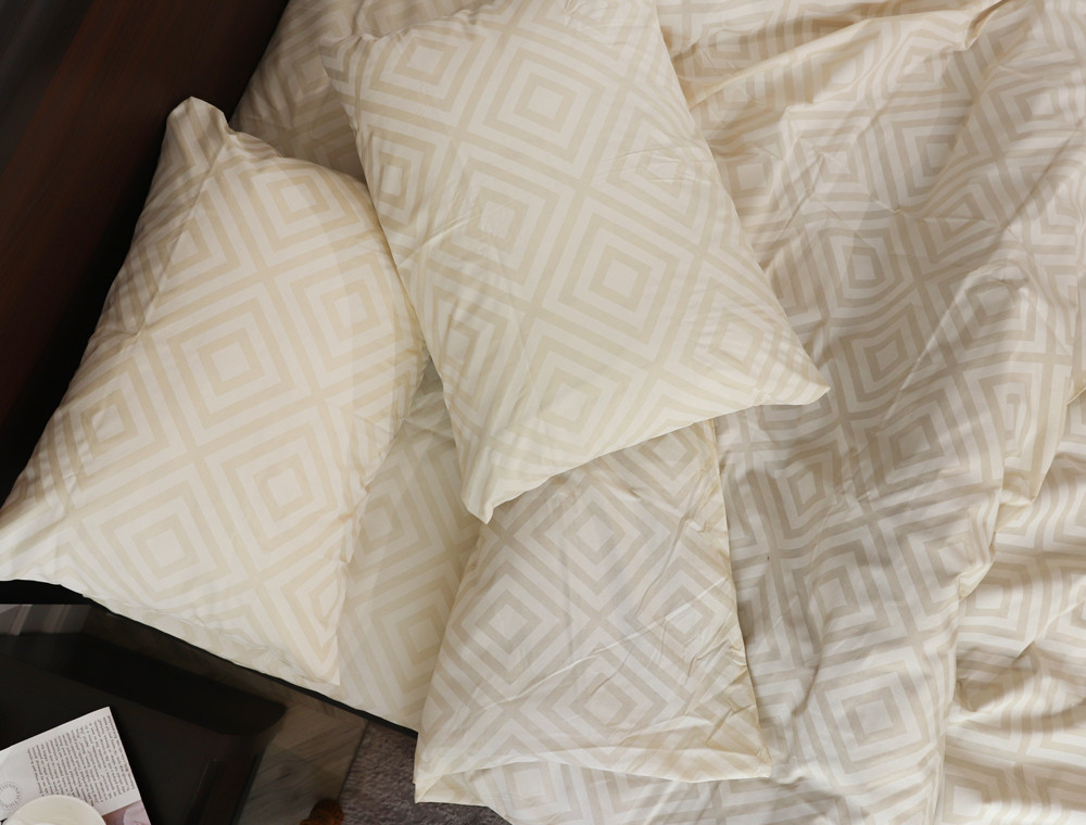 Євро-максі набір постільної білизни з ромбами 200*220 із Бязі "Gold" №158121 Черешенка™