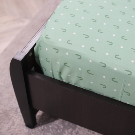 Простынь на резинке (180*200*25) зеленая с абстрактным принтом №661900