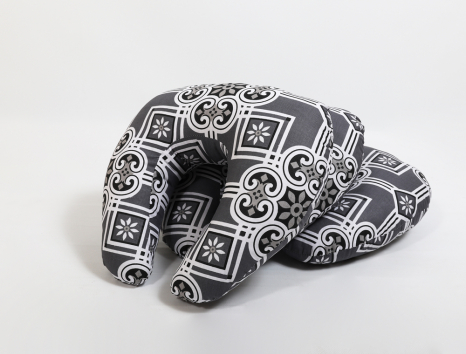 Дорожня подушка-рогалик для подорожей №60001