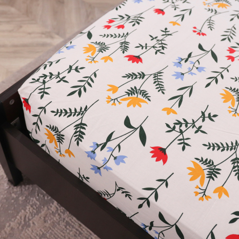 Простынь на резинке (160*200*25) белая с цветочным принтом №661502