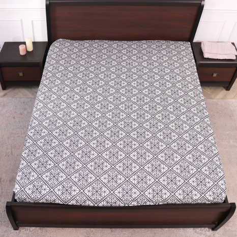 Простынь на резинке (160*200*25)  белая с абстрактным принтом №663113