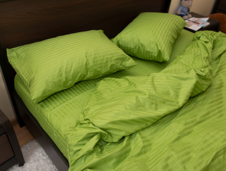 Полуторный набор постельного белья 150*220 из Страйп Сатина №50999 Черешенка™