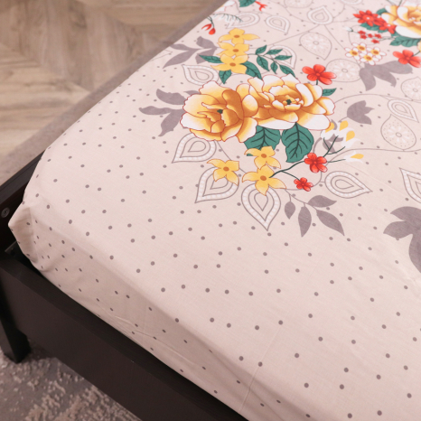 Простынь на резинке (90*200*25) бежевая с цветочным принтом №663116