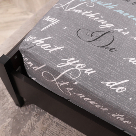 Простирадло на резинці (140*200*25) сіре з абстрактним принтом №661333