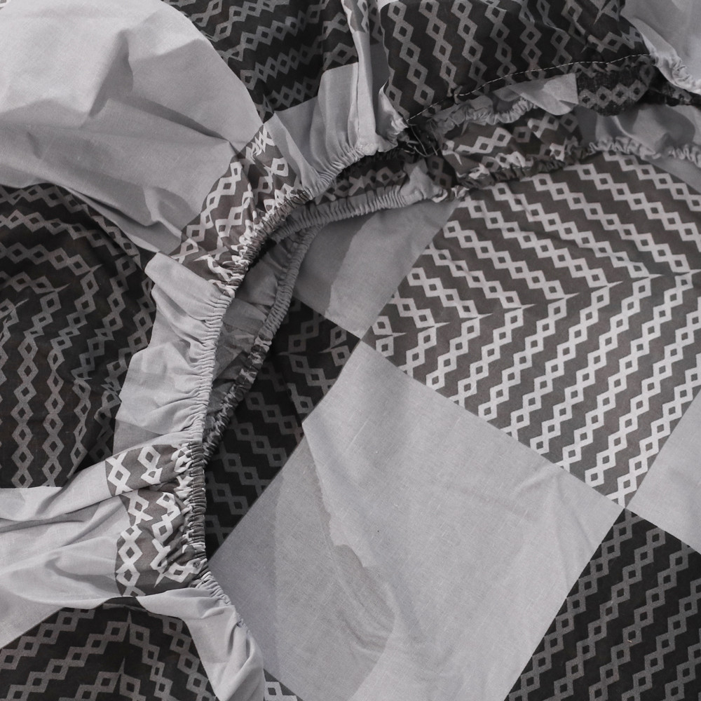 Простынь на резинке (160*200*25) серого цвета в клетку №665350