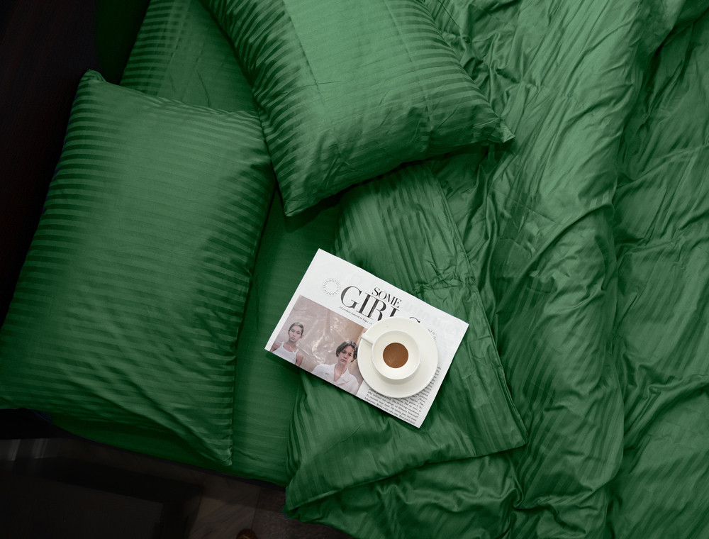 Сімейний набір постільної білизни з Страйп Сатину з простирадлом на резинці №556350