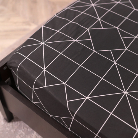 Простынь на резинке (160*200*25) черная с геометрическим принтом №662406