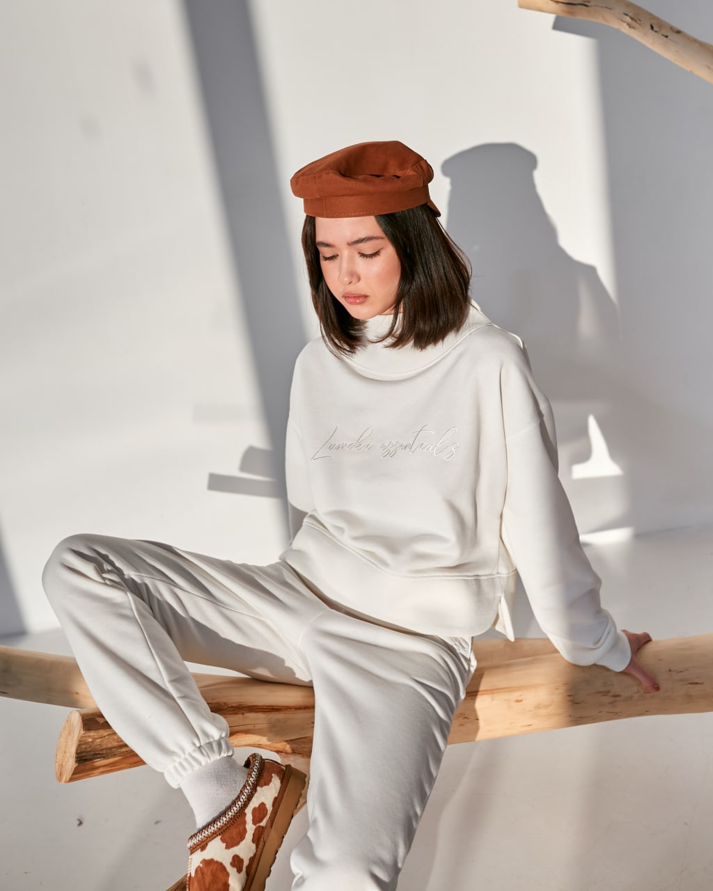 Жіночий костюм із джогерами (Розмір S) білий №502_0021