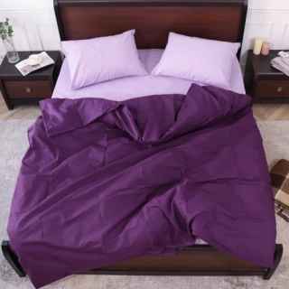 Фиолетовое постельное белье – стильное решение для спальни.
