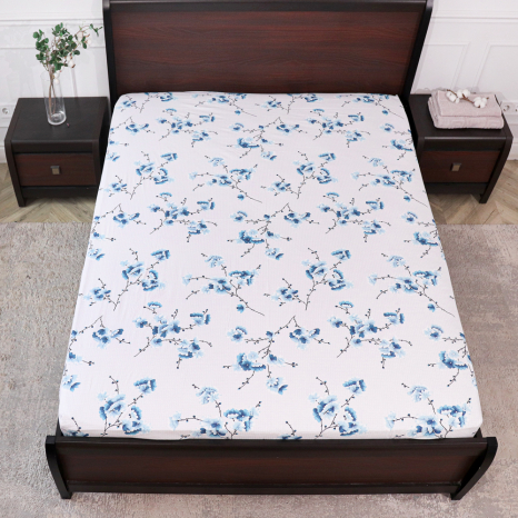 Простынь на резинке (140*200*25) біла з квітковим принтом №664002