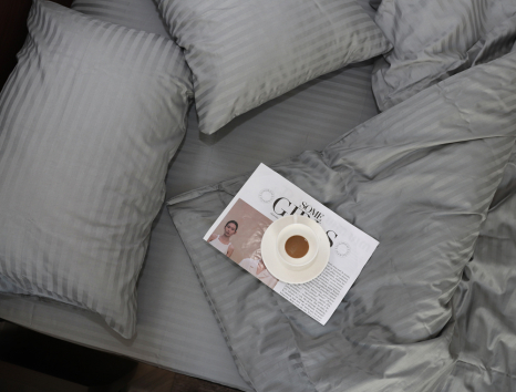 Полуторный набор постельного белья 150*220 из Страйп Сатина №17-4402 Черешенка™