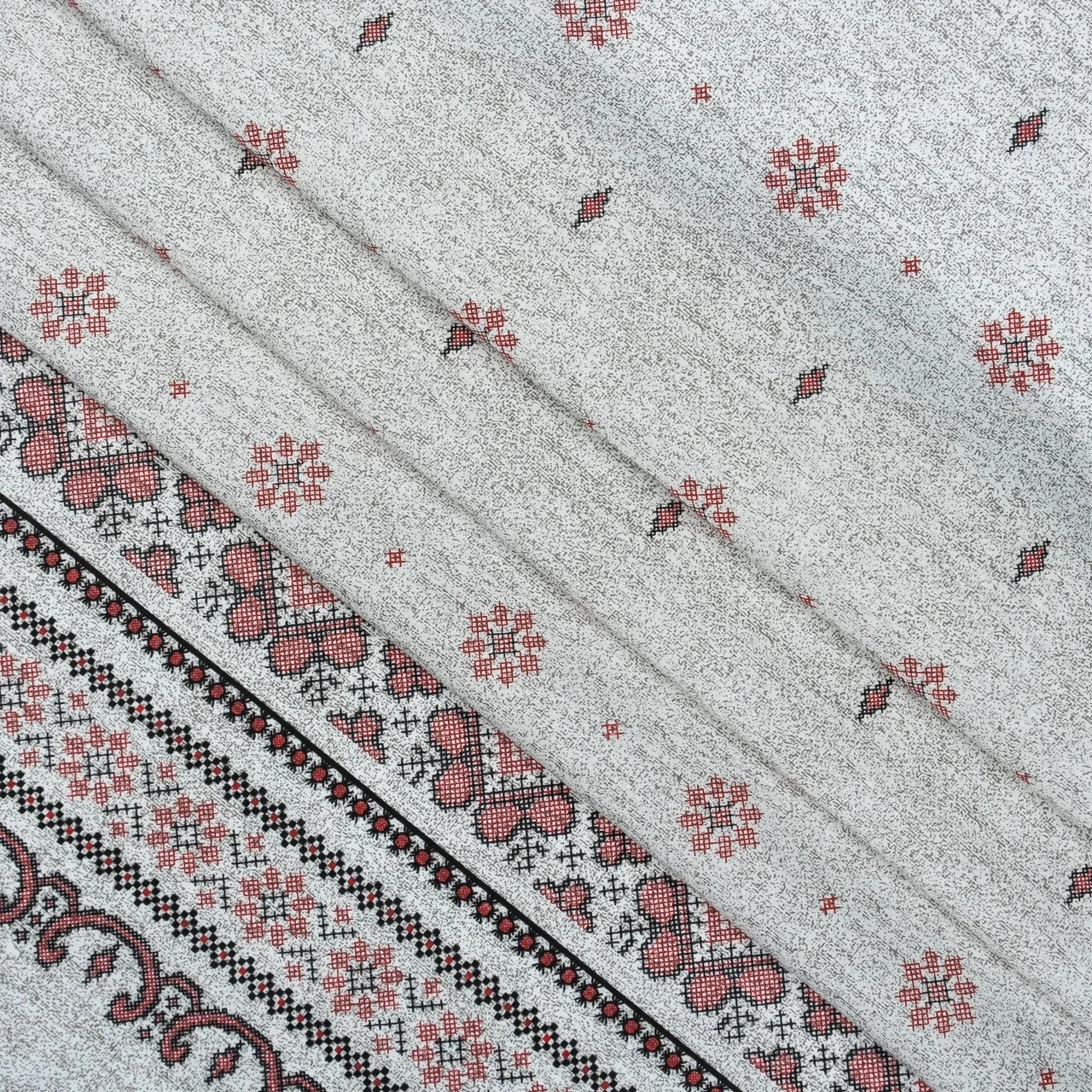 Тканина для постільної білизни Бязь "Gold" Lux "Червоний орнамент" GL981grey