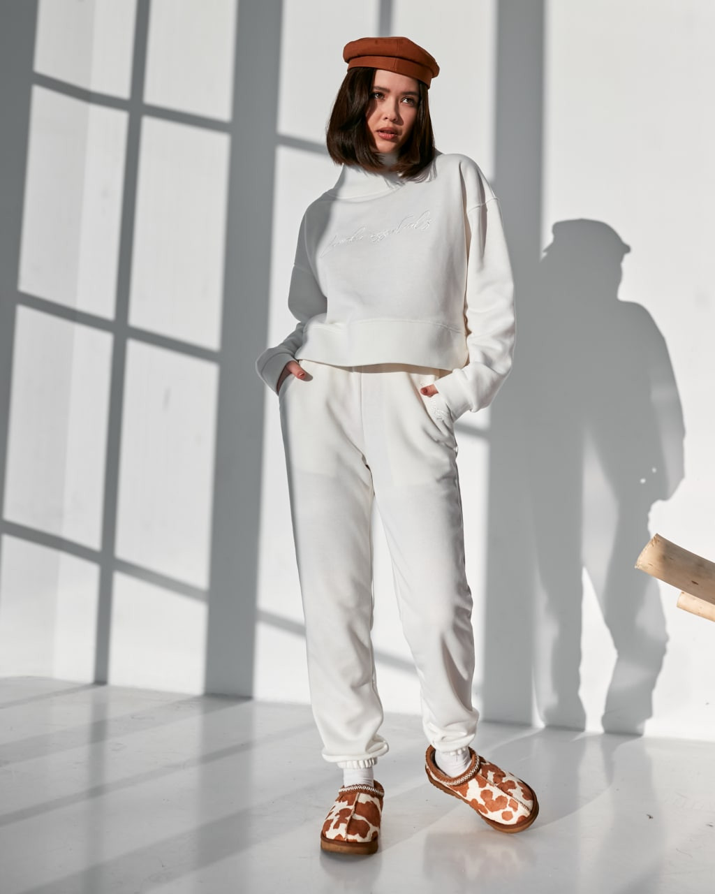 Жіночий костюм із джогерами (Розмір S) білий №502_0021