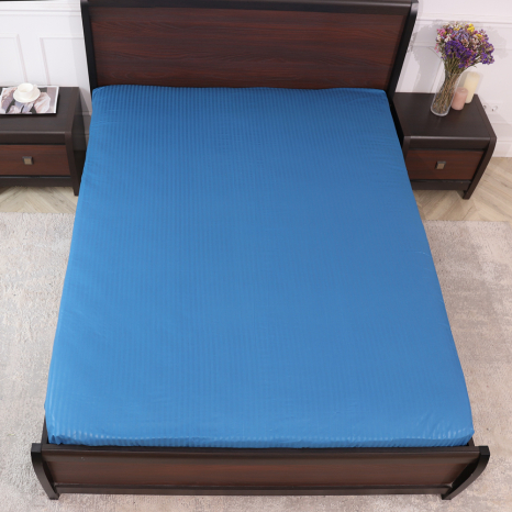 Простынь на резинке (140*200*25) синяя полоска №3412