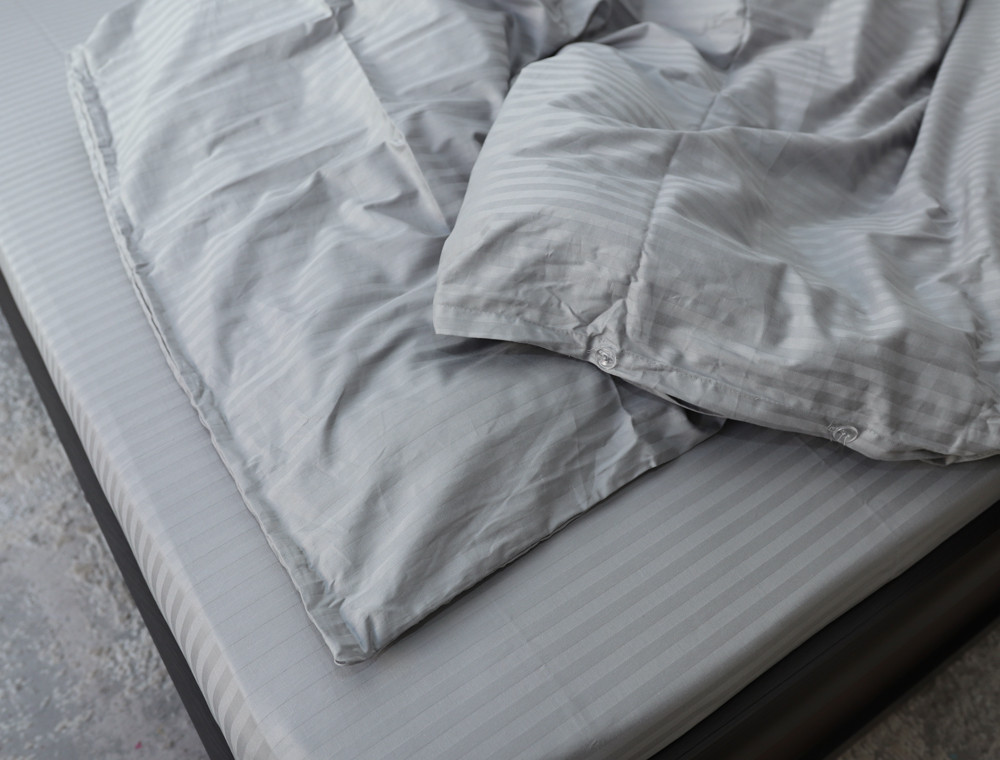 Євро-максі набір постільної білизни 200*220 зі Страйп Сатину №17-5102 Черешенка™