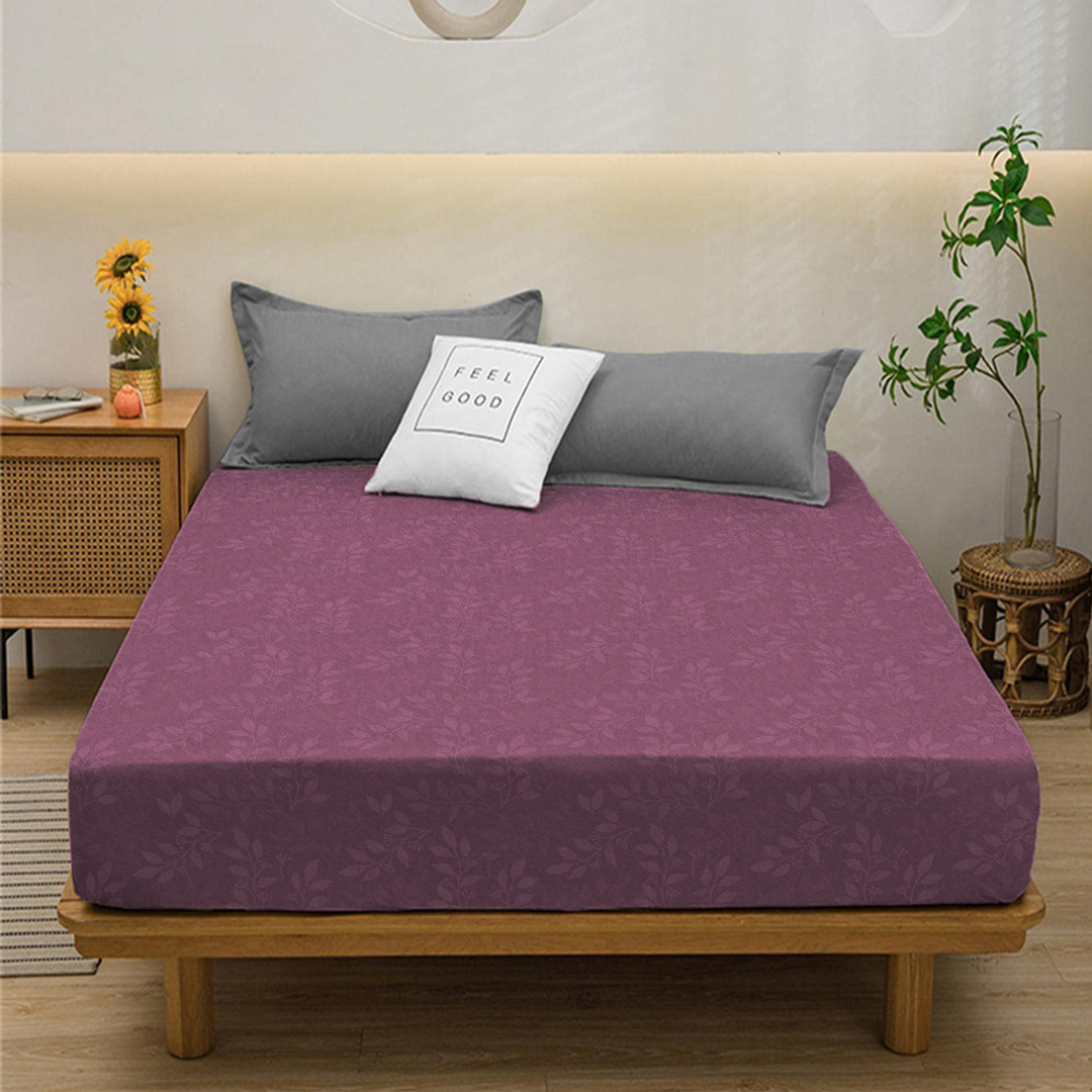 Простынь на резинке (180*200*25) с веточками на бордовом №9949