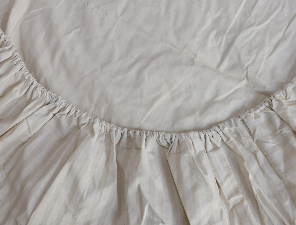 Простынь на резинке (180*200*25) кремовая в полоску №10023