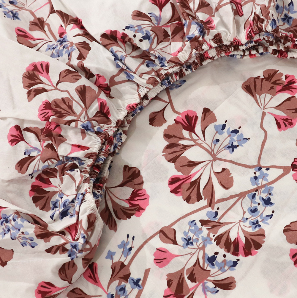 Простынь на резинке (120*200*25) молочное с цветочным принтом №661529