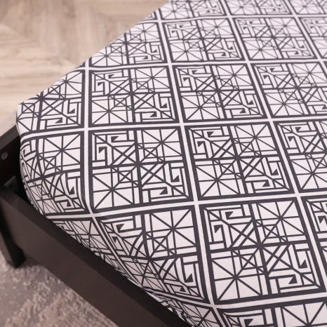 Простынь на резинке (160*200*25)  белая с абстрактным принтом №663113