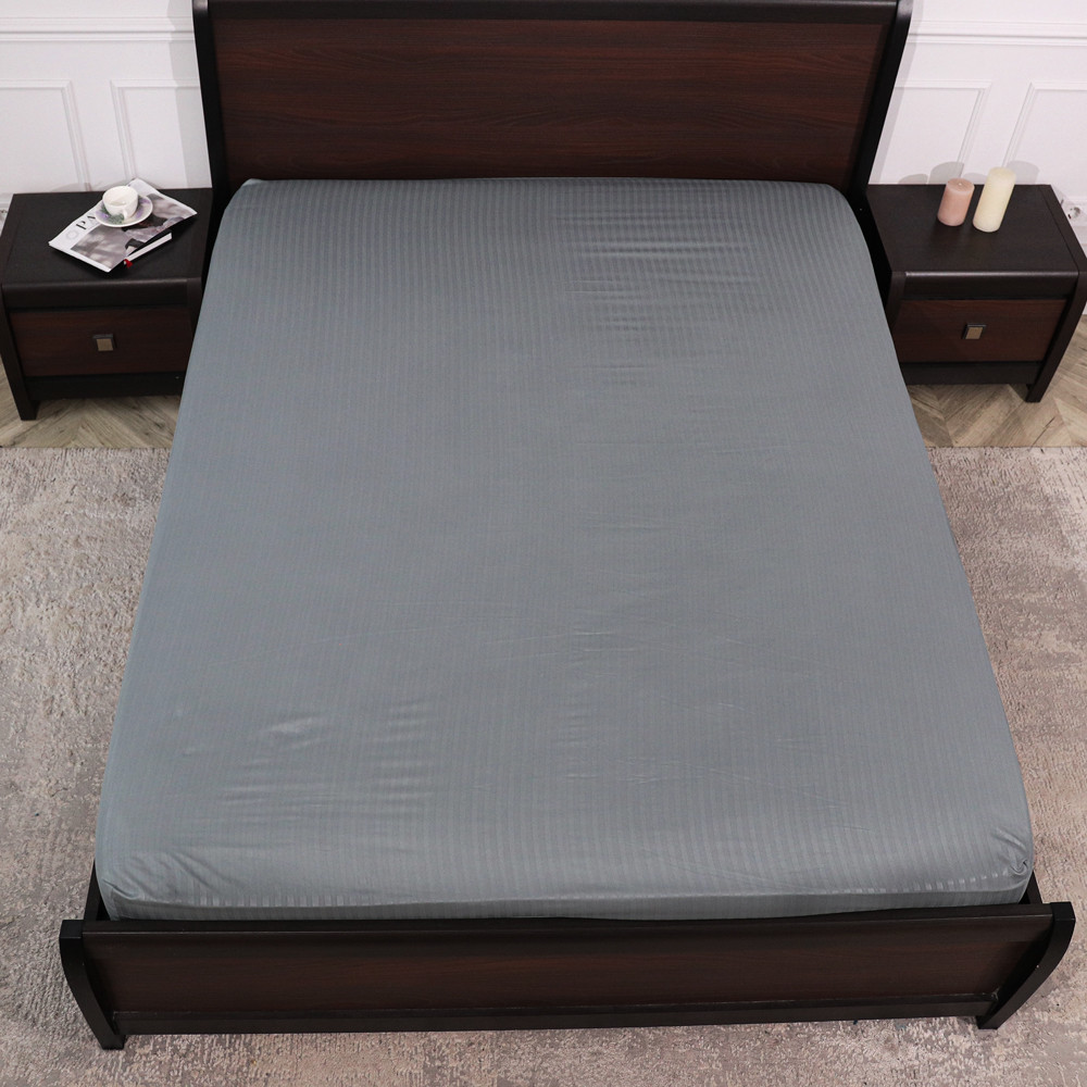 Простынь на резинке (140*200*25) серая полоска №4405