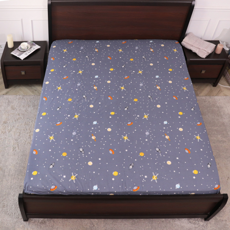 Простынь на резинке (140*200*25) синяя с принтом космос №668171