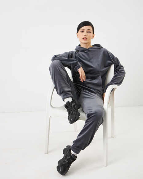 Жіночий велюровий костюм з капюшоном (Розмір S) графітовий №20222143