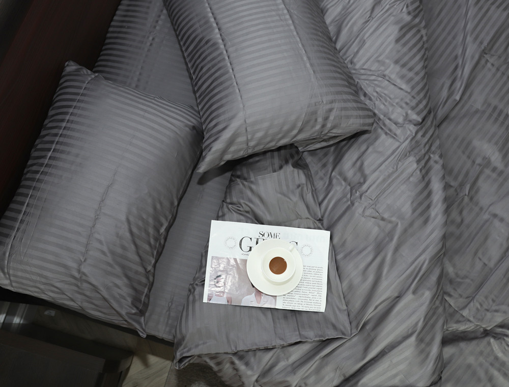 Полуторний набір постільної білизни 150*220 з Страйп Сатину №545203