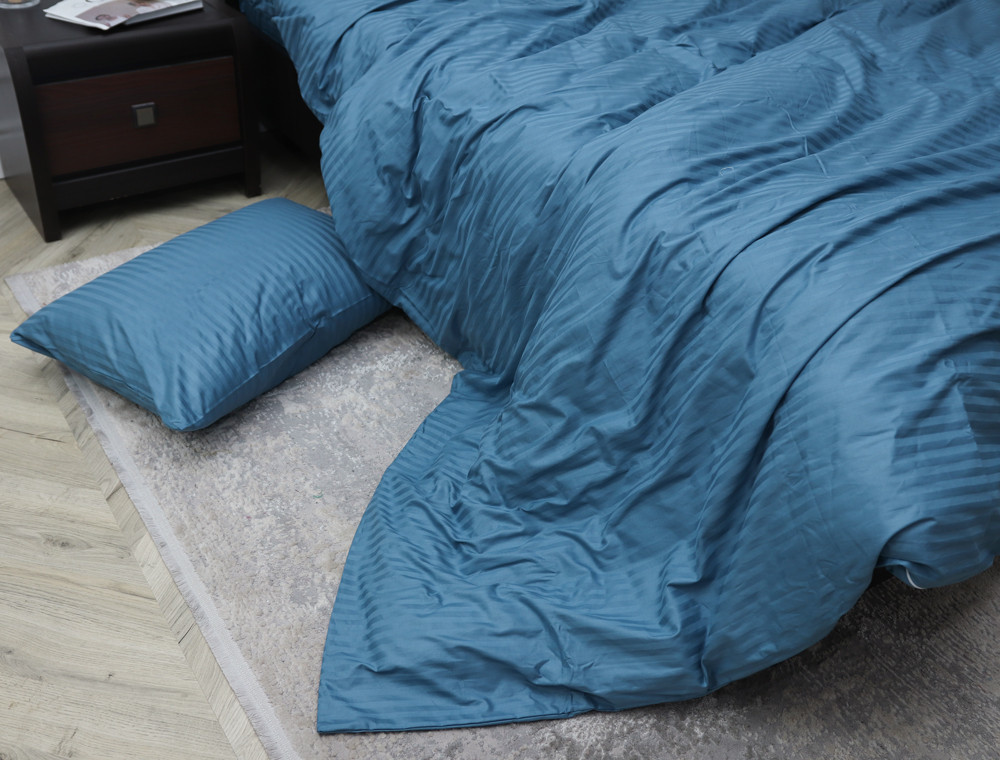 Сімейний набір постільної білизни з Страйп Сатину з простирадлом на резинці №554220