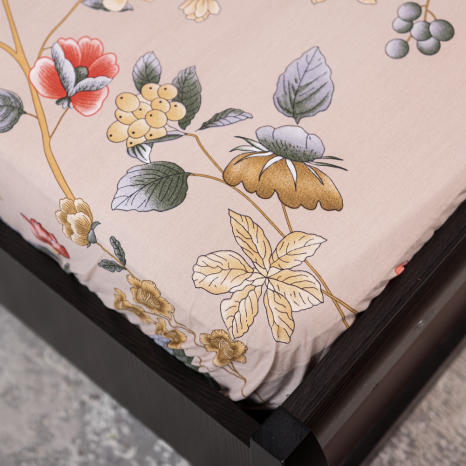 Простирадло на резинці (160*200*25) бежеве з квітковим принтом №661567