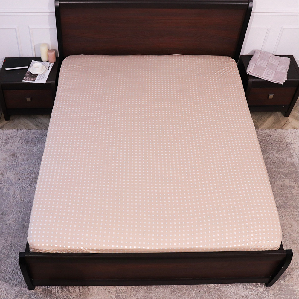 Простынь на резинке (160*200*25) мелкие квадраты на бежевом №2702