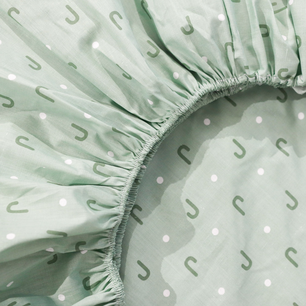 Простынь на резинке (180*200*25) зеленая с абстрактным принтом №661900