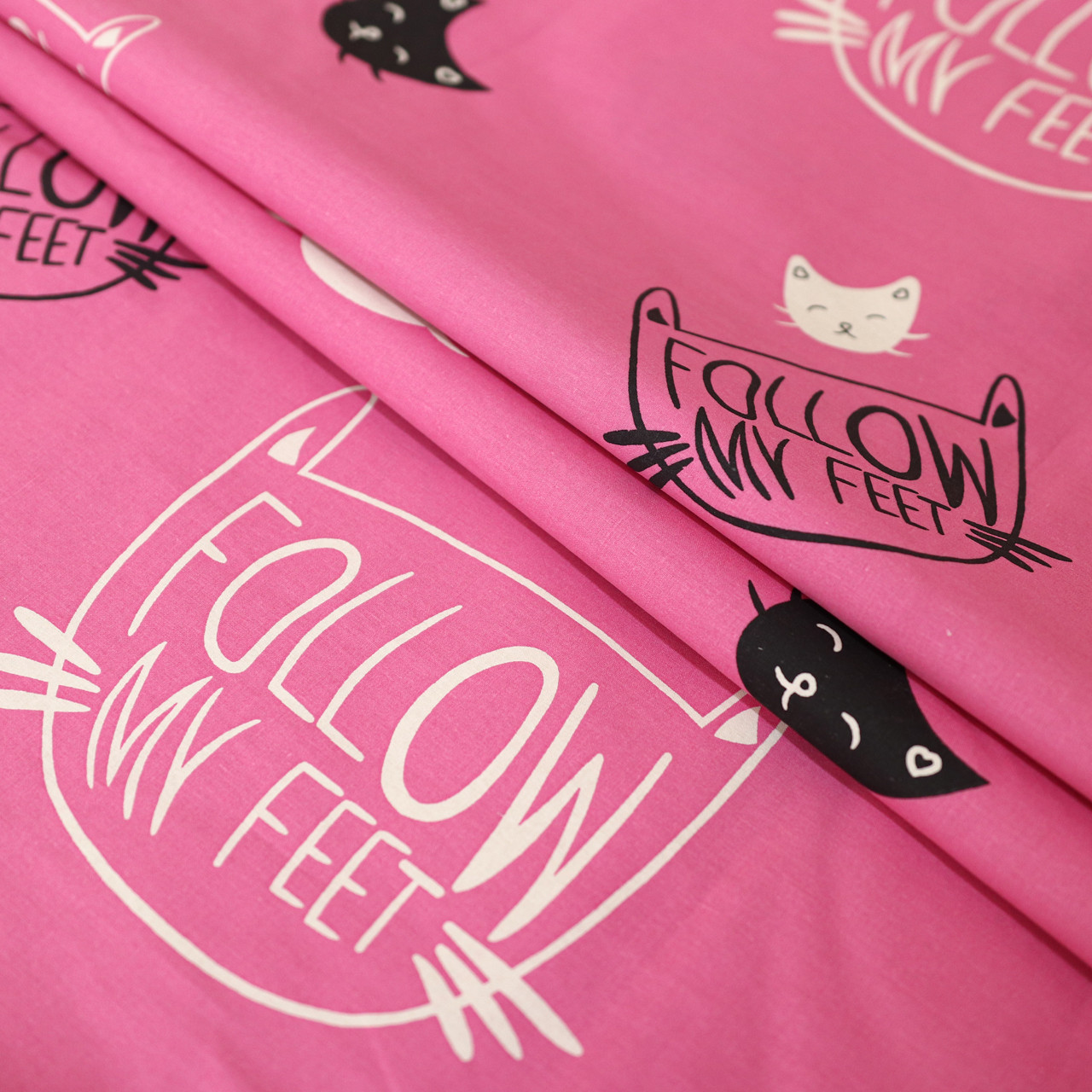 Тканина для постільної білизни Бязь "Gold" Lux "Слідуй за моїми ногами" GL1466 (A+B) - (50м+50м)