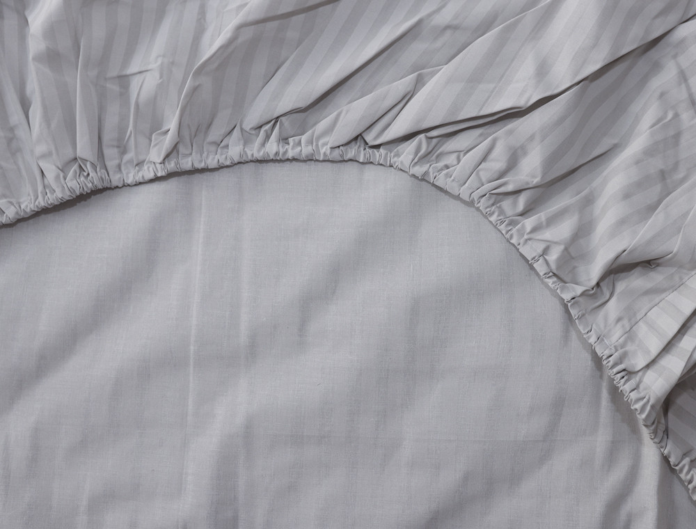 Простирадло на резинці (180*200*25) смугасте світло-сіре №10039