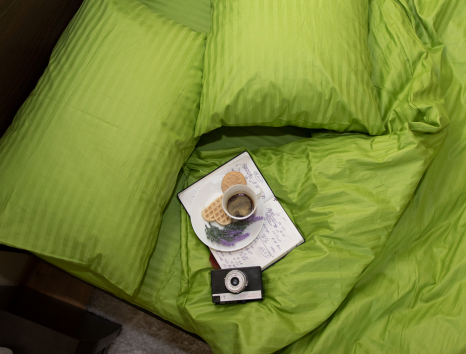 Полуторный набор постельного белья 150*220 из Страйп Сатина №50999 Черешенка™