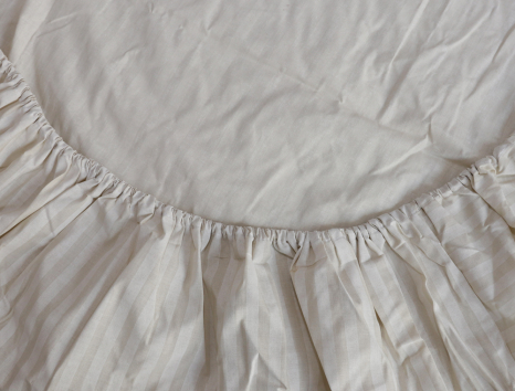 Простынь на резинке (90*200*25) кремовая в полоску №10023