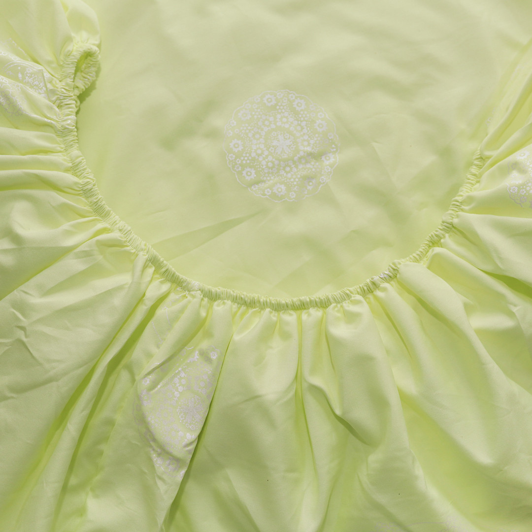 Простынь на резинке (160*200*25) однотонная жёлтая №2384