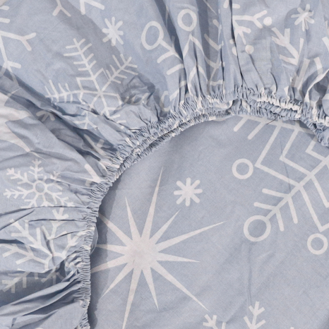 Простынь на резинке (140*200*25) голубое с новогодним принтом №661141