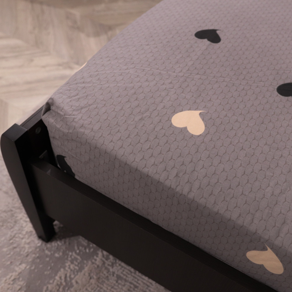 Простирадло на резинці (160*200*25) сіре з сердечками №661928