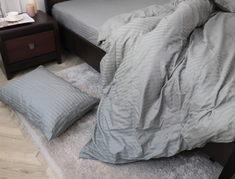 Полуторный набор постельного белья 150*220 из Страйп Сатина №17-4402 Черешенка™