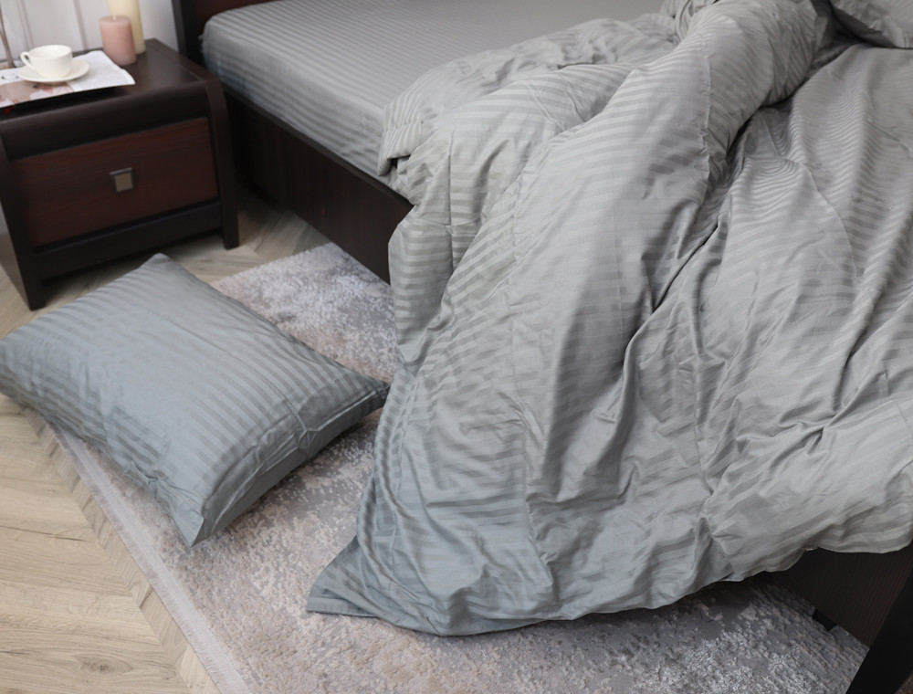 Полуторный набор постельного белья 150*220 из Страйп Сатина №17-4402 Черешенка™