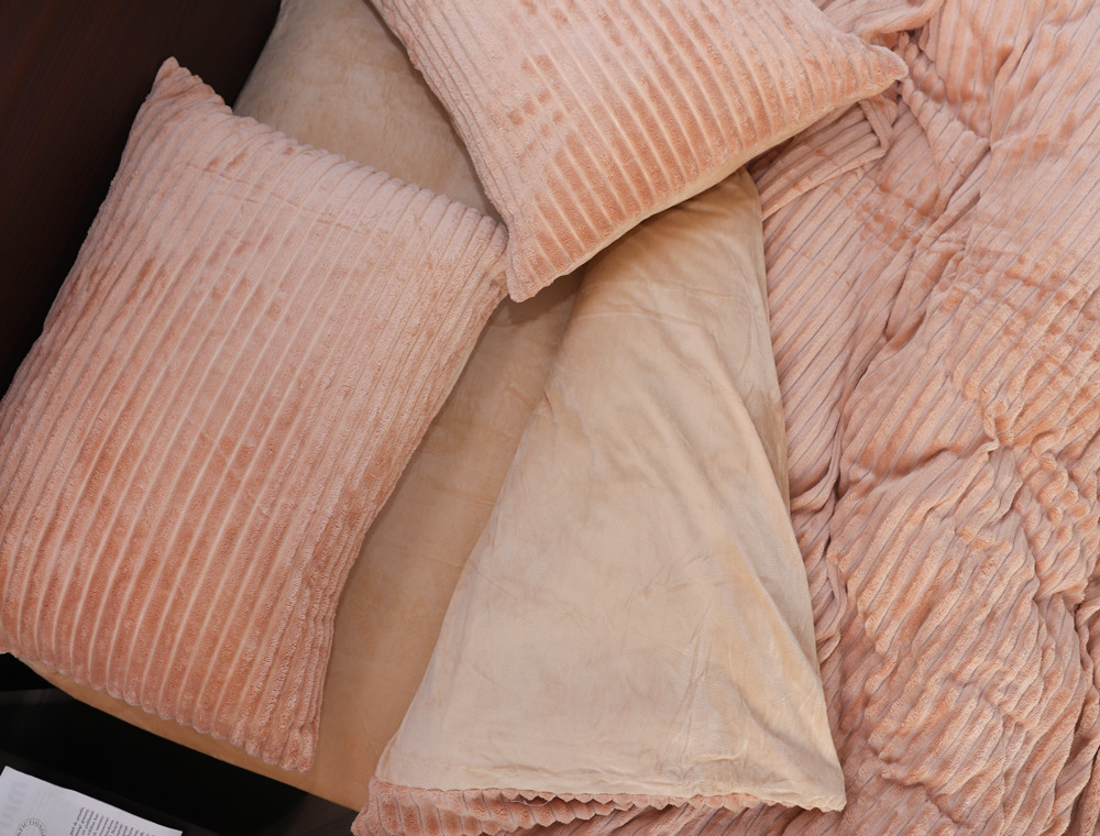 Евро-макси набор постельного белья 200*230 из Плюш Велюра №700-01 Черешенка™