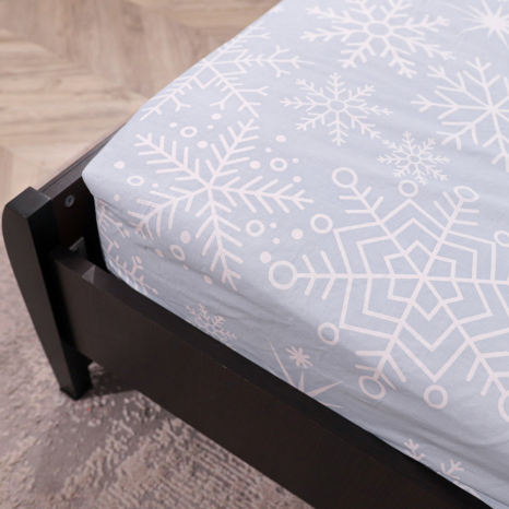 Простынь на резинке (140*200*25) голубое с новогодним принтом №661141