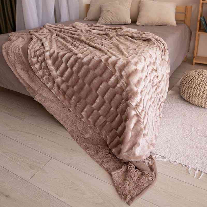 Двостороннє евро-максі покривало-плед "норка" (230*200) - бежеве